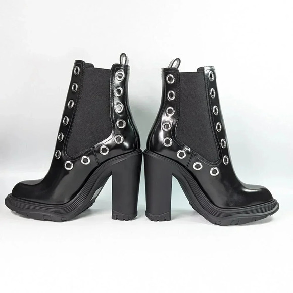 Alexander McQueen Women's Tread Grommet Embellished Heel Boot Size 40 MSRP 1,290 - Picture 3 of 9